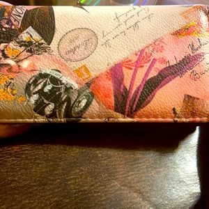 Women’s wallet base color Pink!